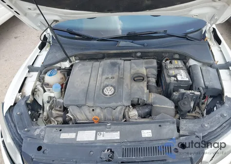 2013 Volkswagen Passat 2.5L Wolfsburg Edition z USA, uszkodzony, nr VIN 1VWAH7A38DC141947